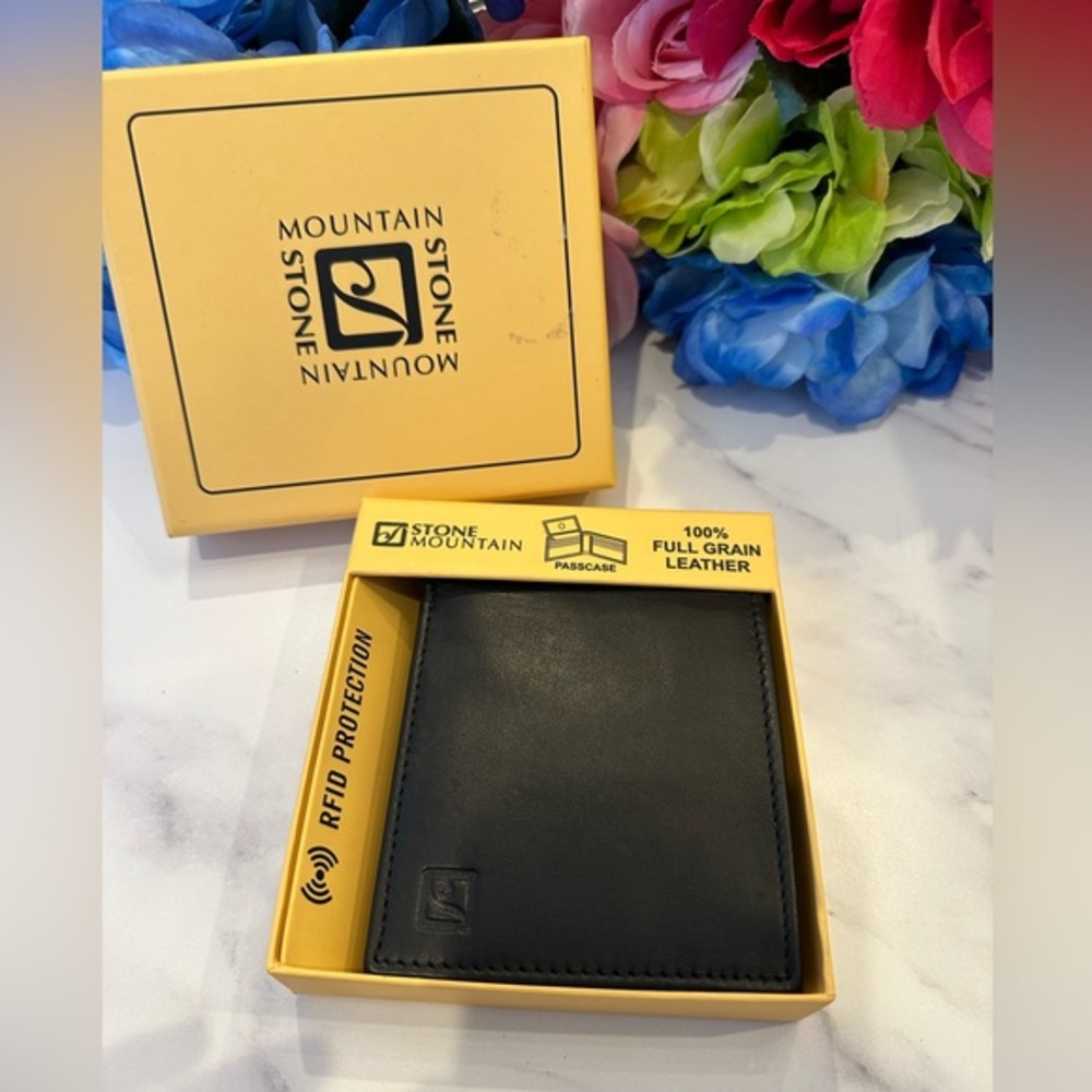 Black Leather Stone Mountain Wallet in Gift Box